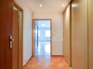 Pronájem bytu 1+kk, Praha - Prosek, Nad šestikopy, 36 m2