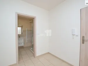 Pronájem bytu 2+kk, Liberec - Liberec II-Nové Město, Papírová, 74 m2