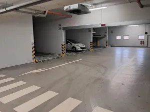 Pronájem garážového stání, Praha - Hloubětín, Za černým mostem, 14 m2