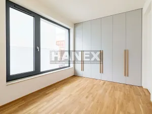 Pronájem bytu 2+kk, Praha - Karlín, Pernerova, 55 m2