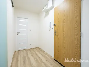 Pronájem bytu 2+kk, Praha - Krč, V Štíhlách, 36 m2