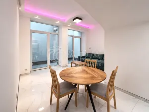 Pronájem bytu 2+kk, Praha - Karlín, Sokolovská, 48 m2