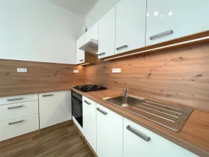 Pronájem bytu 2+kk, Praha - Nusle, U křížku, 37 m2