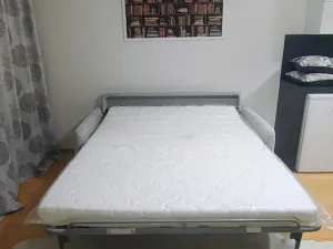 Pronájem bytu 1+kk, Praha - Košíře, Pod Kavalírkou, 32 m2