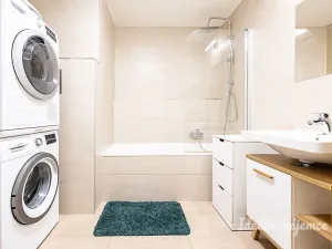 Pronájem bytu 2+kk, Praha - Vysočany, Strnadových, 59 m2