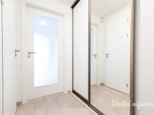 Pronájem bytu 1+kk, Praha - Hloubětín, Poděbradská, 32 m2
