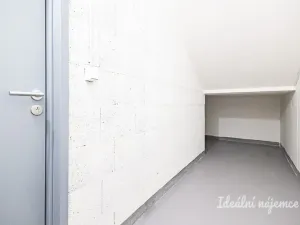 Pronájem bytu 1+kk, Praha - Hloubětín, Poděbradská, 32 m2