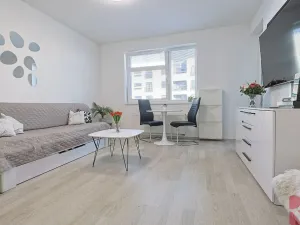 Pronájem bytu 2+kk, Praha - Uhříněves, Karla Guta, 50 m2