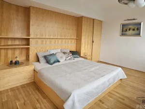 Pronájem bytu 2+kk, Praha, Masarykovo nábřeží, 51 m2