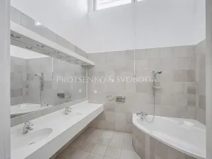 Prodej ubytování, Křižanov, Benešovo náměstí, 530 m2