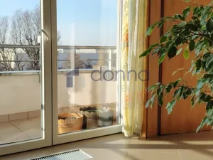 Pronájem bytu 2+kk, Praha, Hlučkova, 46 m2