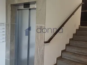 Pronájem bytu 2+kk, Praha, Hlučkova, 46 m2