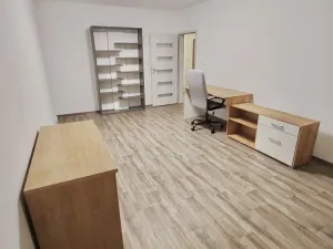 Pronájem bytu 3+1, Cheb, Stavbařů, 84 m2