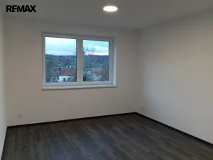 Pronájem bytu 1+kk, Zlín - Malenovice, Jarolímkovo náměstí, 27 m2