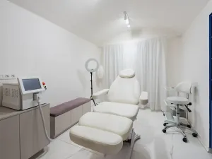 Prodej obchodního prostoru, Praha - Smíchov, Kmochova, 170 m2