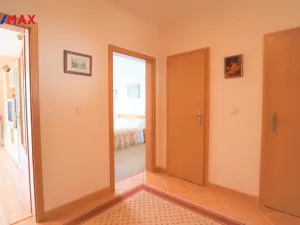 Pronájem bytu 2+kk, Karlovy Vary - Drahovice, Waldertova, 61 m2