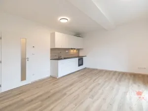 Pronájem bytu 1+kk, Praha - Uhříněves, Douchova, 32 m2