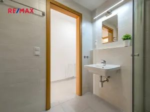 Pronájem bytu 1+kk, Praha - Řeporyje, Kakosova, 35 m2