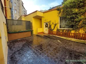 Pronájem obchodního prostoru, Praha - Libeň, náměstí Dr. Václava Holého, 300 m2