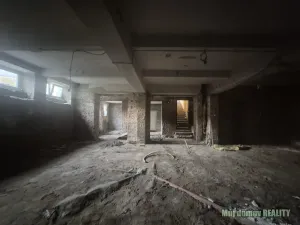 Pronájem obchodního prostoru, Praha - Libeň, náměstí Dr. Václava Holého, 300 m2