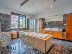 Prodej rodinného domu, Praha - Horní Počernice, Zárybnická, 307 m2