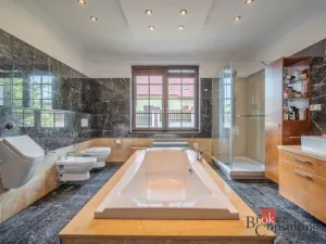 Prodej rodinného domu, Praha - Horní Počernice, Zárybnická, 307 m2