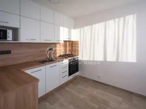Pronájem bytu 3+1, Praha - Prosek, Jablonecká, 68 m2