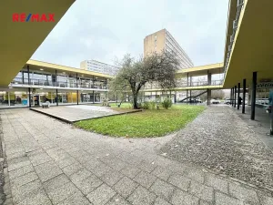 Pronájem restaurace, Praha - Lhotka, Novodvorská, 412 m2