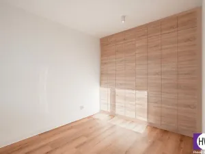 Pronájem bytu 2+kk, Praha, Hvězdova, 44 m2