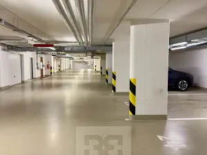 Pronájem garážového stání, Praha - Třebonice, K metru, 15 m2