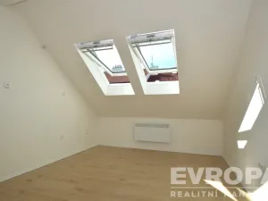 Pronájem bytu 2+kk, Praha - Vinohrady, Jagellonská, 41 m2