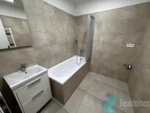 Pronájem bytu 3+kk, České Budějovice, tř. 28. října, 76 m2