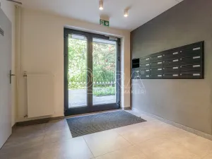 Pronájem bytu 2+kk, Praha, Azzoniho, 51 m2