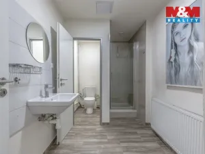 Pronájem obchodního prostoru, Liberec - Liberec IV-Perštýn, nám. Dr. E. Beneše, 100 m2