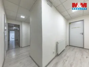 Pronájem obchodního prostoru, Liberec - Liberec IV-Perštýn, nám. Dr. E. Beneše, 100 m2