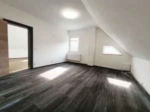 Pronájem skladu, Praha - Březiněves, Na hlavní, 331 m2