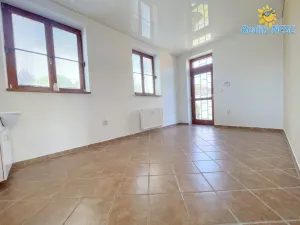 Pronájem obchodního prostoru, Jesenice, Budějovická, 79 m2