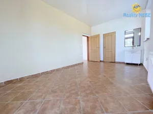 Pronájem obchodního prostoru, Jesenice, Budějovická, 79 m2