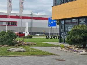 Pronájem kanceláře, Praha - Horní Počernice, Sezemická, 152 m2