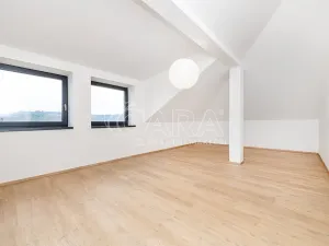 Prodej vícegeneračního domu, Chocerady, 245 m2