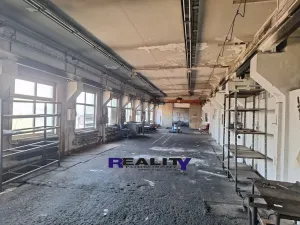 Pronájem kanceláře, Vroutek, Vidhostická, 1000 m2