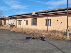 Pronájem kanceláře, Vroutek, Vidhostická, 1000 m2