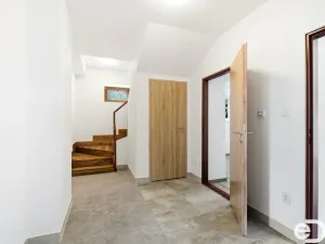 Prodej vícegeneračního domu, Koryta, 232 m2