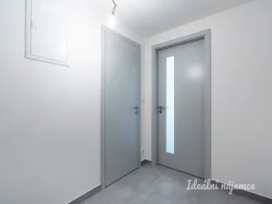 Pronájem bytu 1+kk, Praha - Hloubětín, Poděbradská, 32 m2
