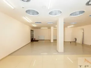 Prodej obchodního prostoru, Karlovy Vary, Divadelní náměstí, 100 m2