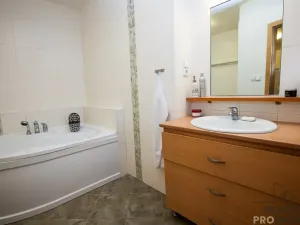 Pronájem bytu 2+kk, Praha, Benická, 80 m2