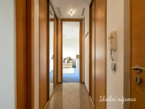 Pronájem bytu 1+kk, Praha - Holešovice, U městských domů, 42 m2