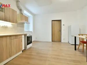 Pronájem bytu 1+1, Nová Paka, Masarykovo náměstí, 50 m2