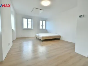 Pronájem bytu 1+1, Nová Paka, Masarykovo náměstí, 50 m2