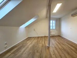 Pronájem kanceláře, Praha, Vinopalnická, 104 m2